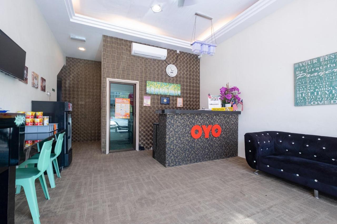 Oyo 89981 Nyamanya Hotel Куантан Экстерьер фото